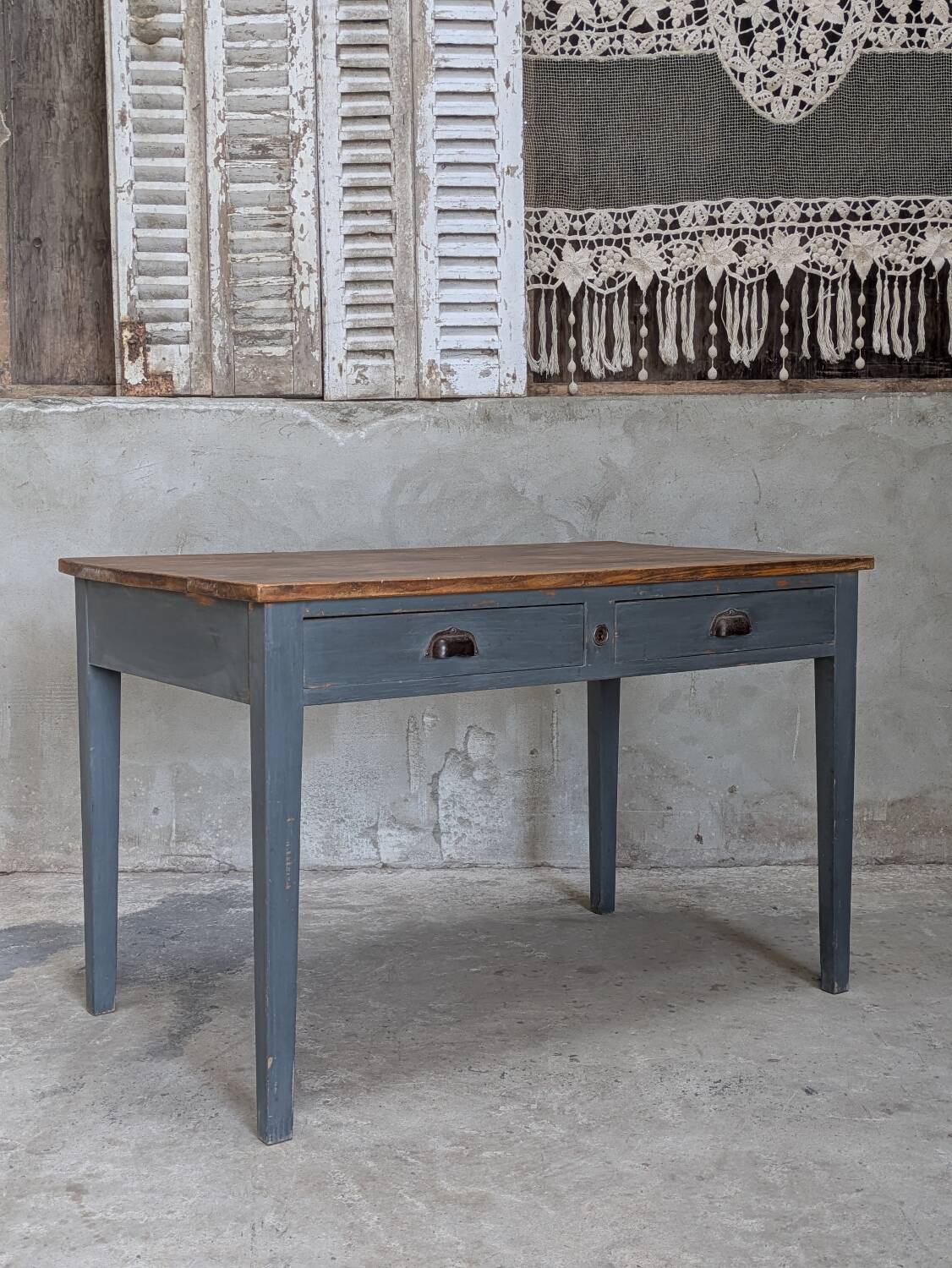 Table / desk