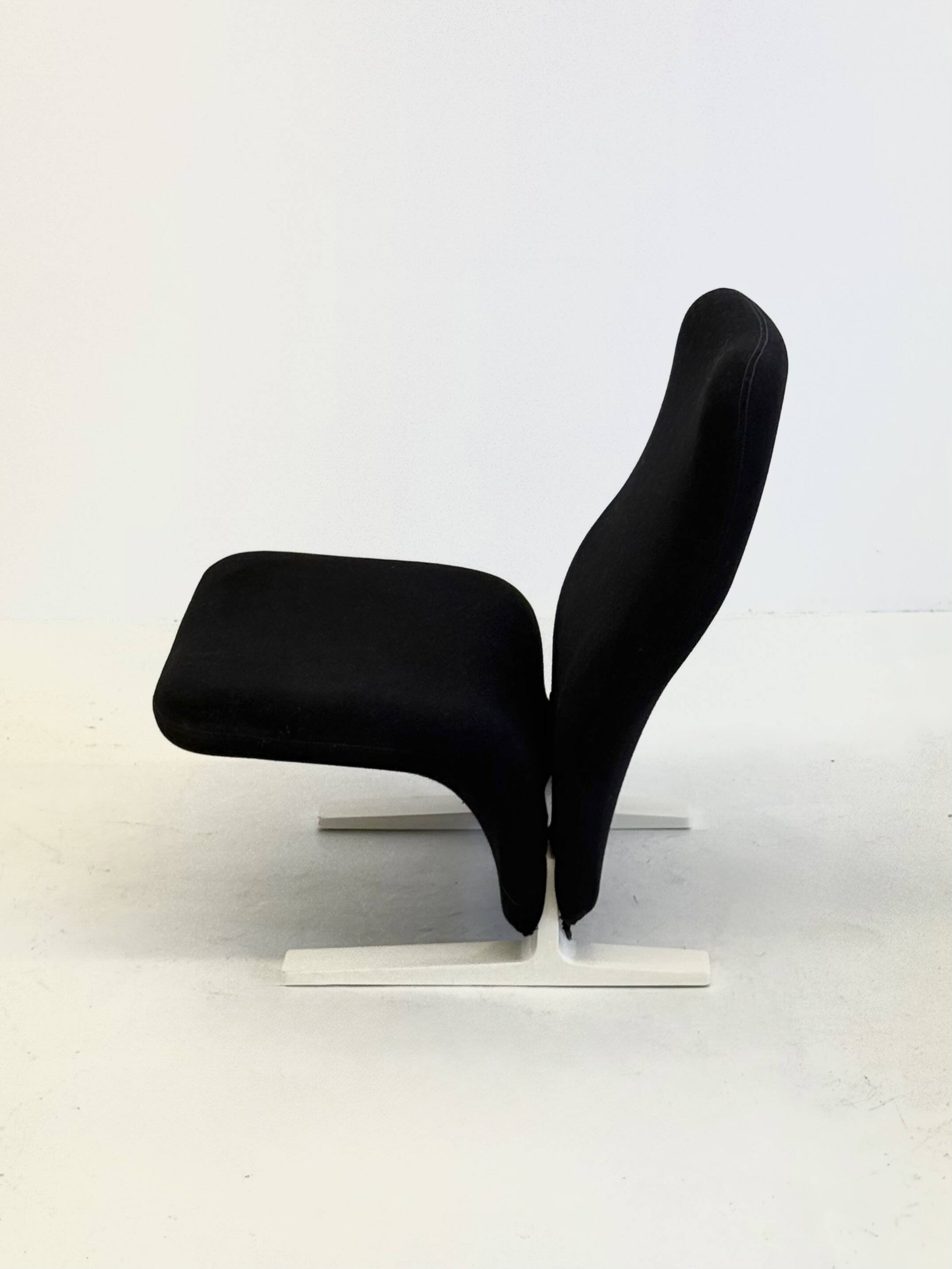 Artifort Concorde F780 armchair black by Pierre Paulin