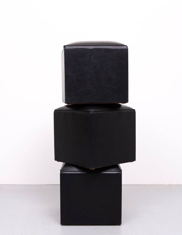 Ensemble de 3 poufs cubes en similicuir noir, années 1960, Hollande
