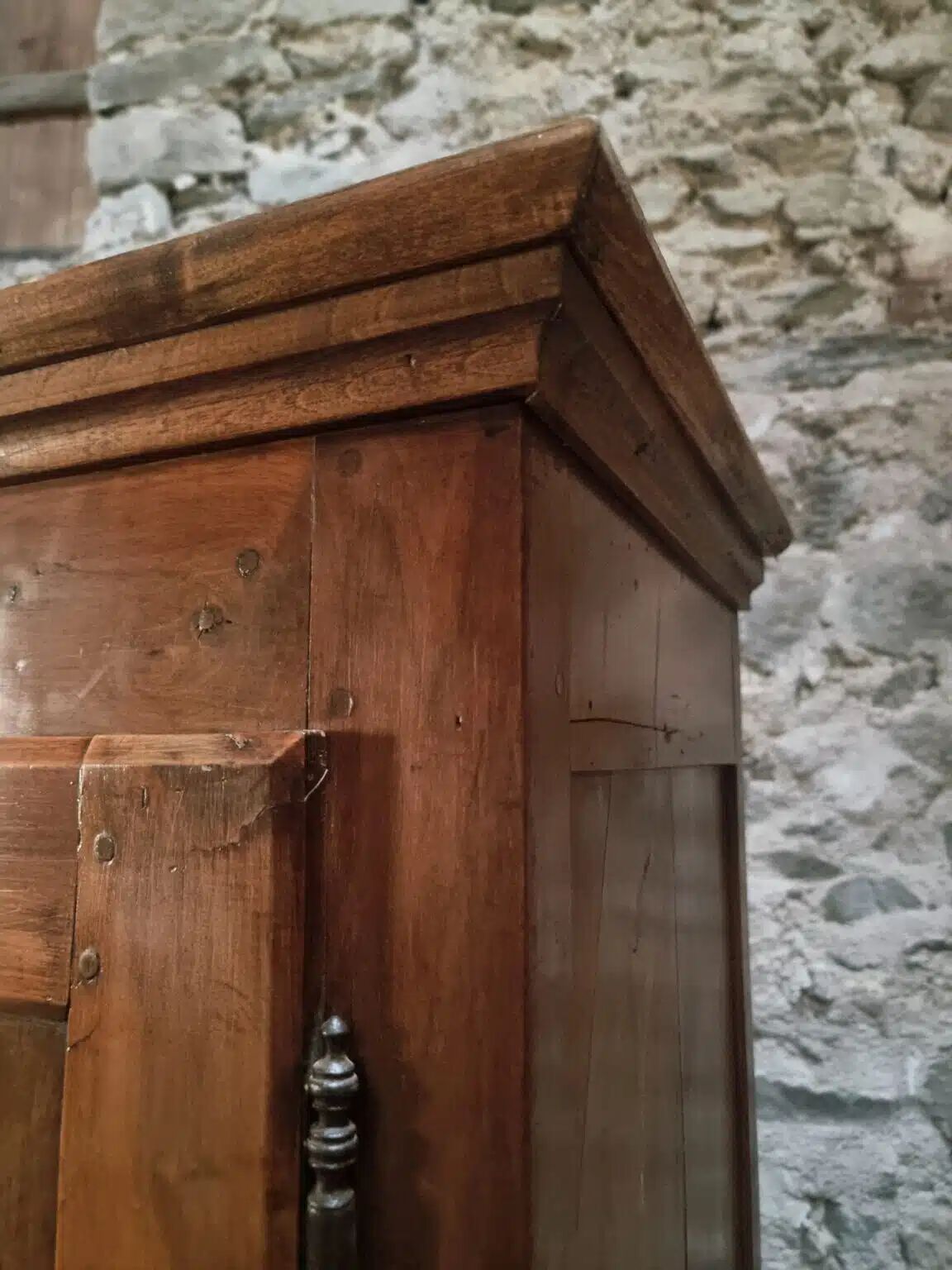 Armoire à linge, bonnetière ancienne en merisier français