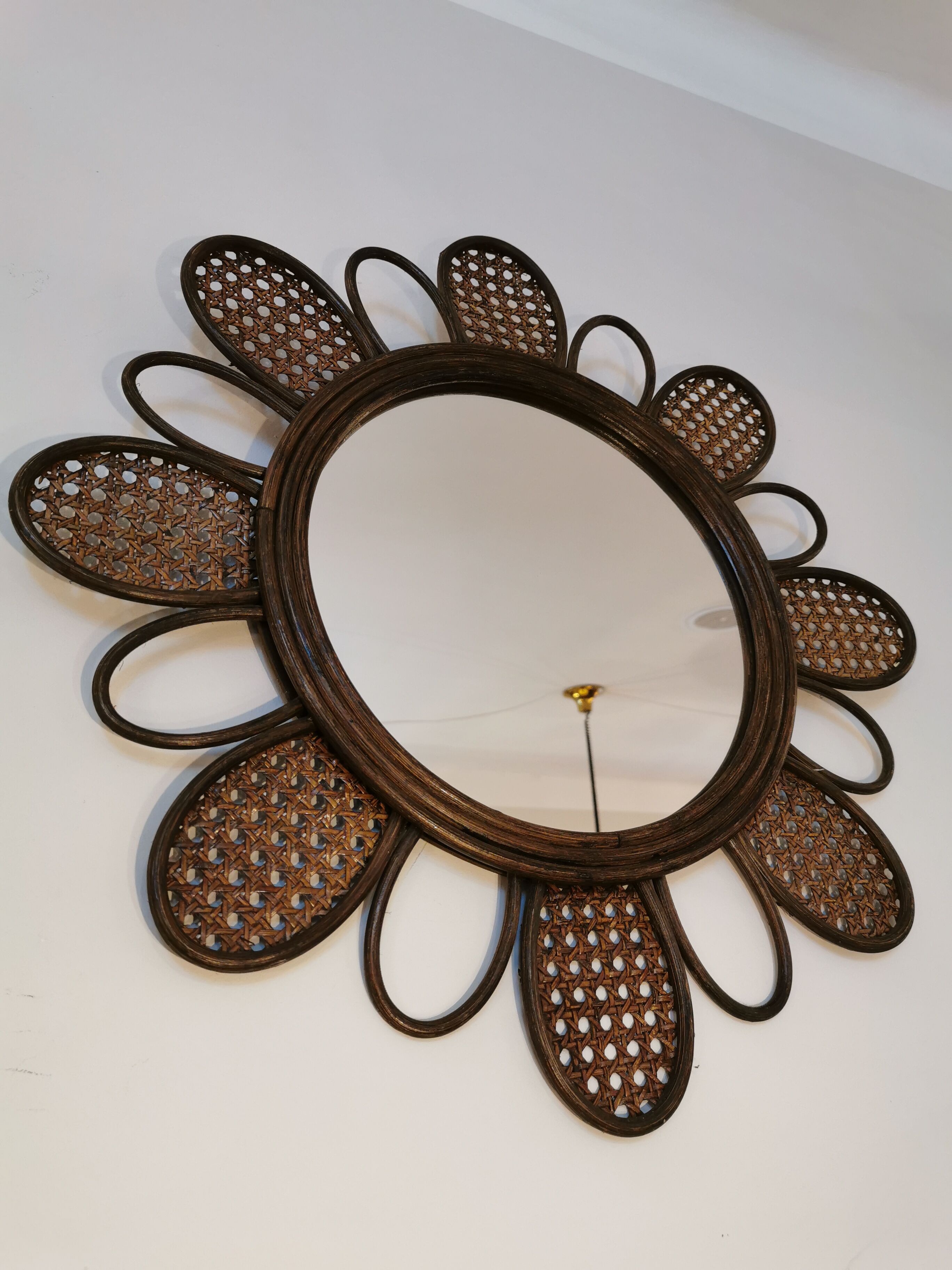 Vintage flower mirror in rattan and cannage 60s/70s
