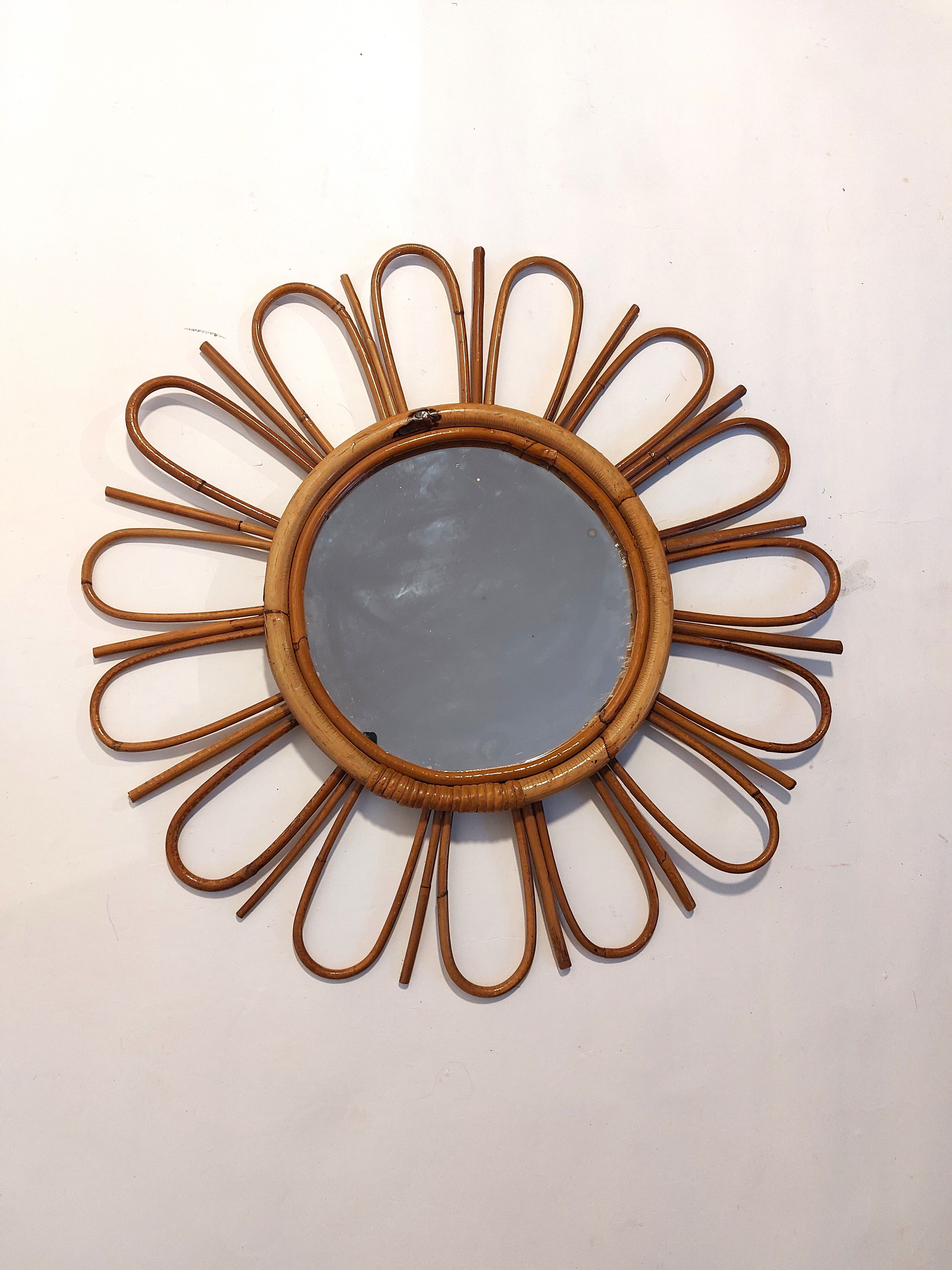 Rattan mirror daisy