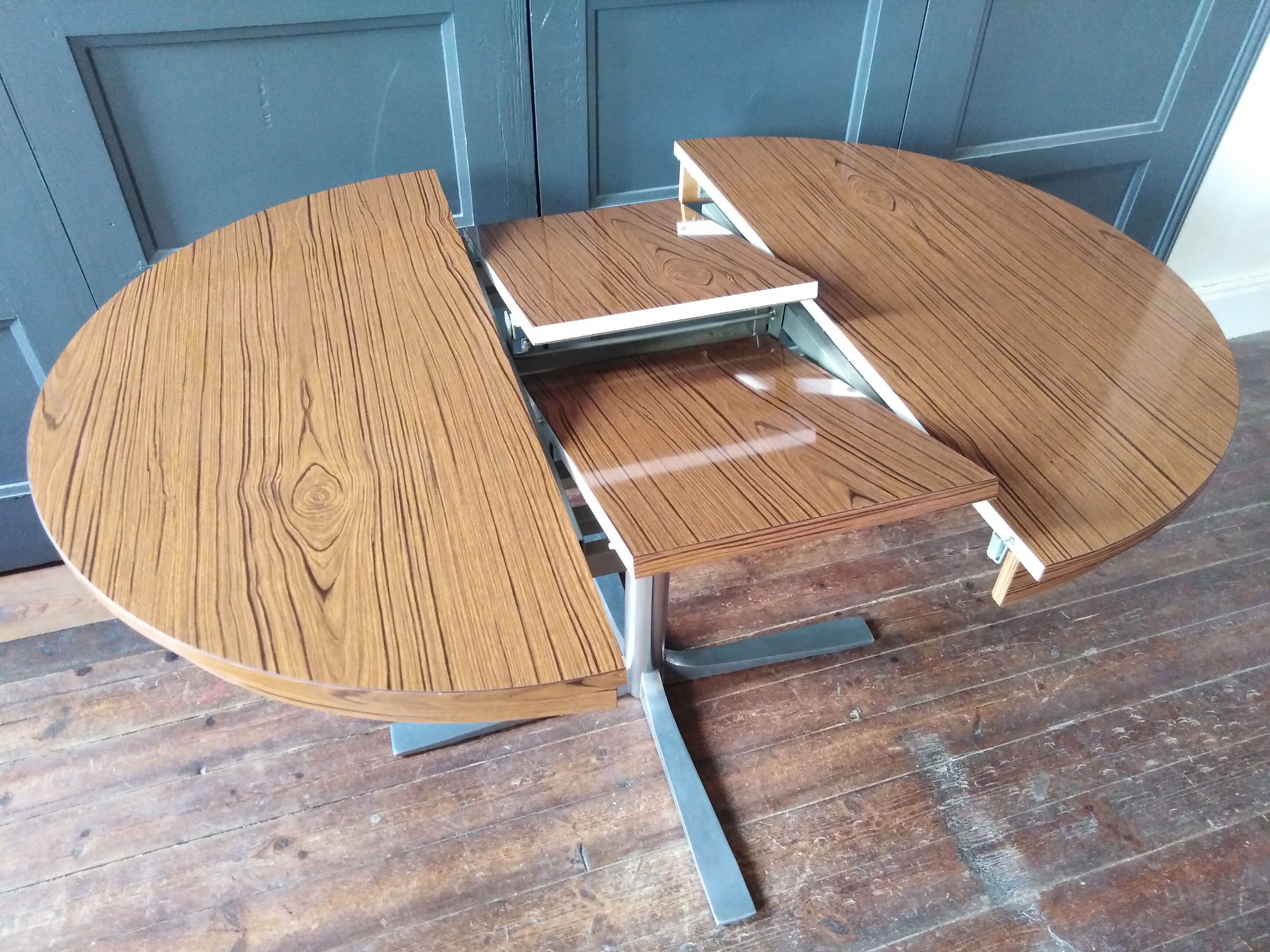 Vintage round table with extensions 1970