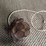 Mother-of-pearl suspension