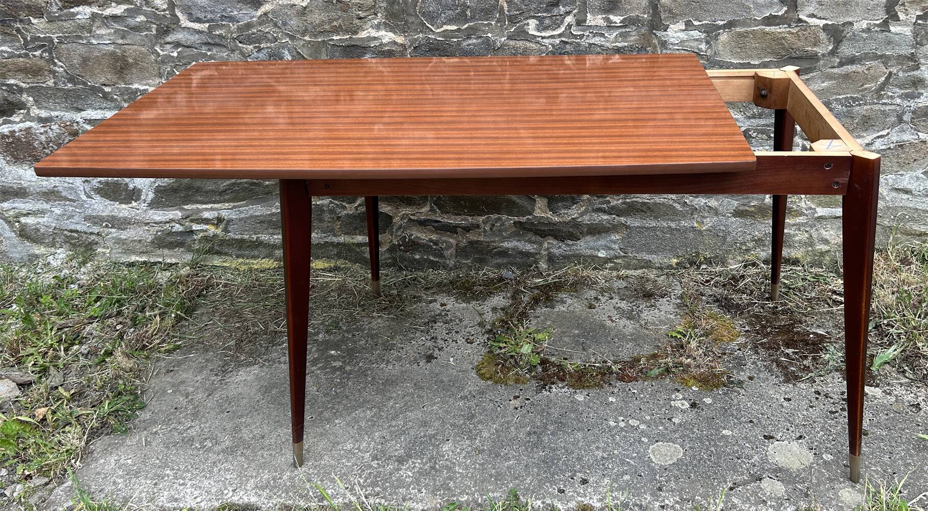 Table with tapered compass legs, extendable varnished wood, vintage 1950s