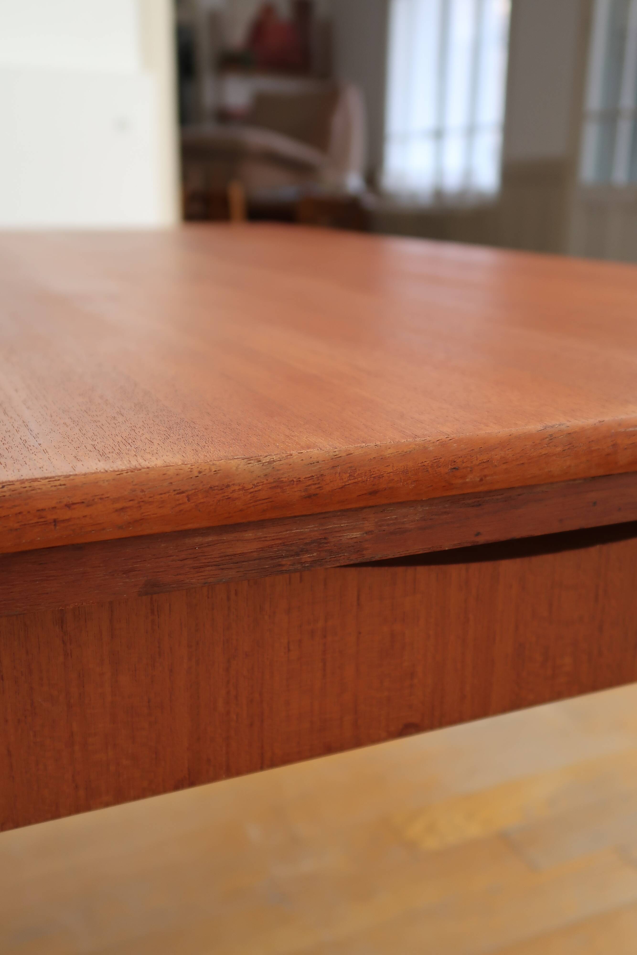 Scandinavian stretch teak table
