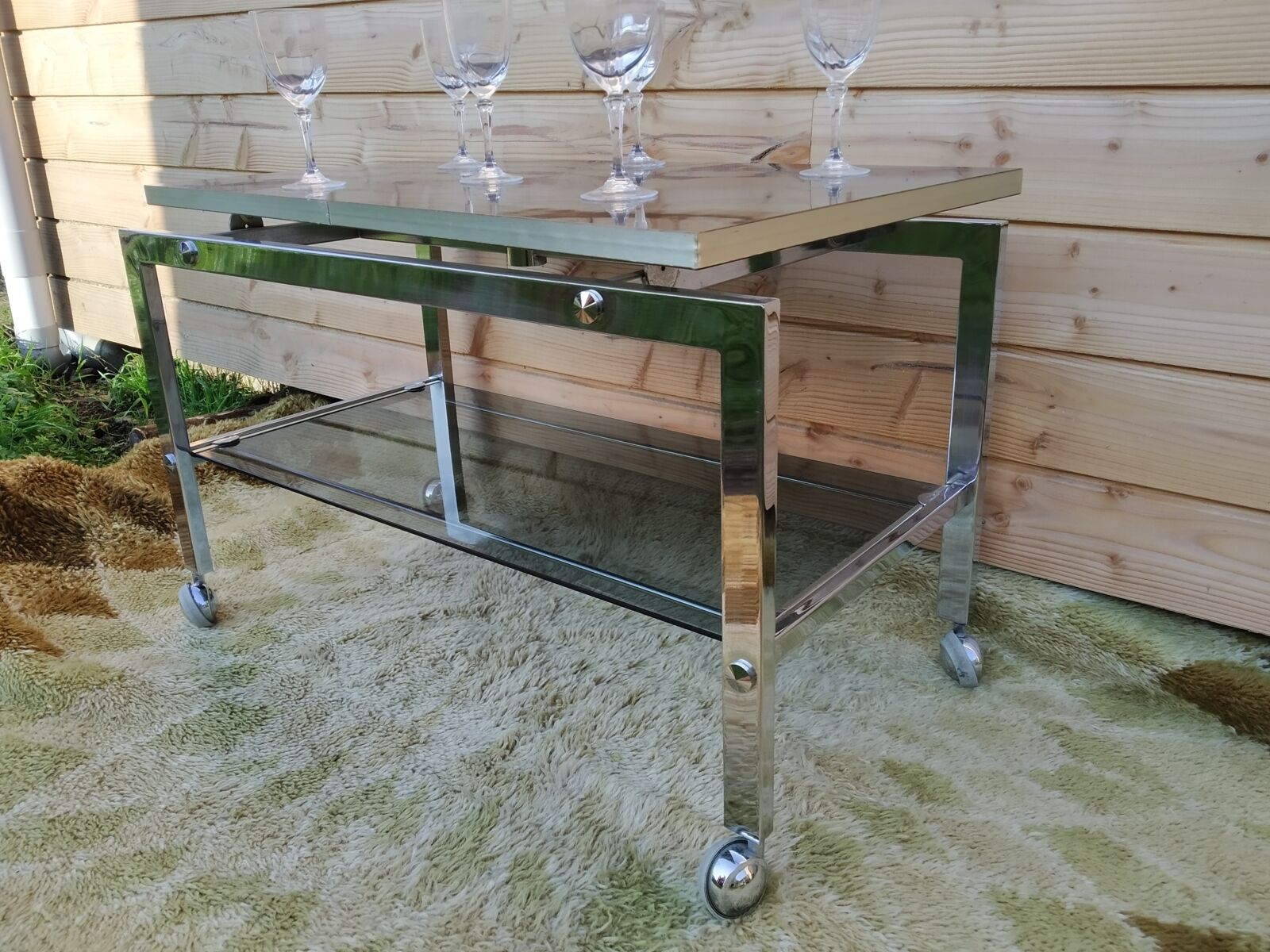 Swivel rolling coffee table