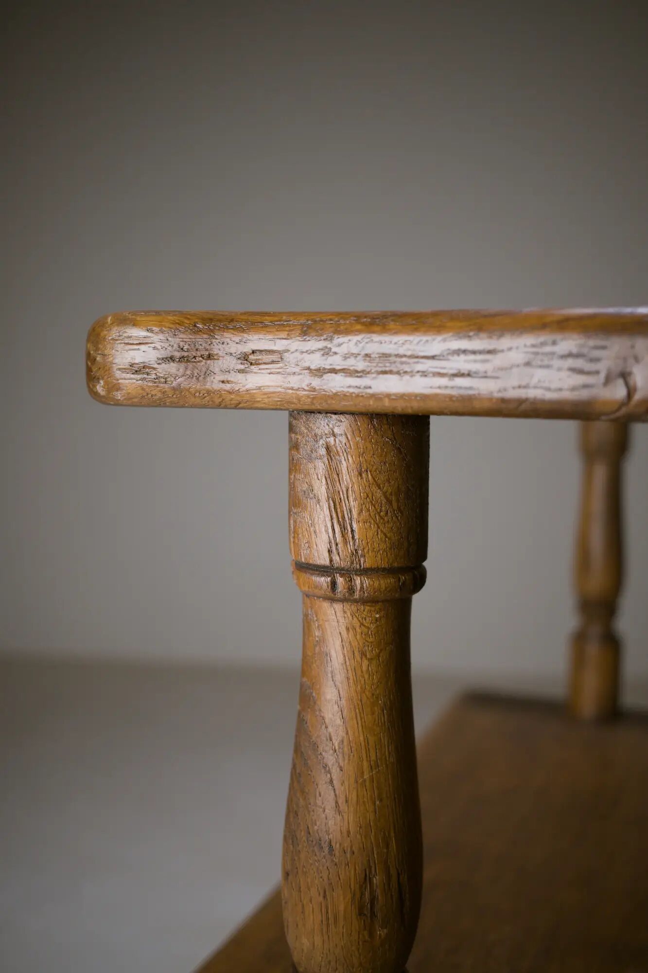 Swivel armchair in carved oak with ball bearings, early 20th century.