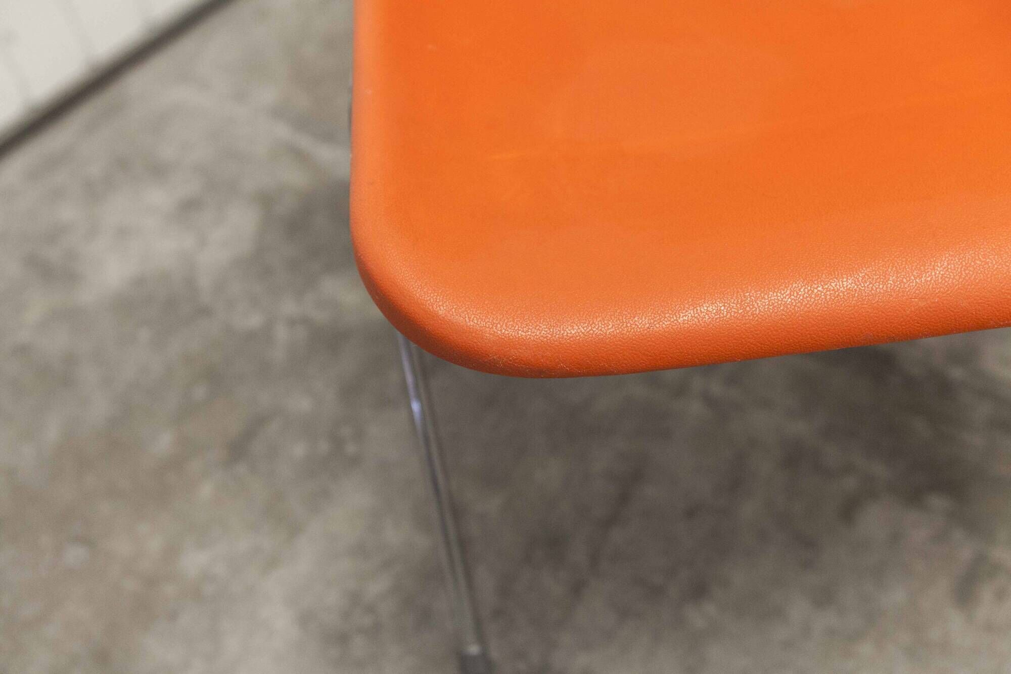 Hille chair Airborne seats creation Robin Day made in France