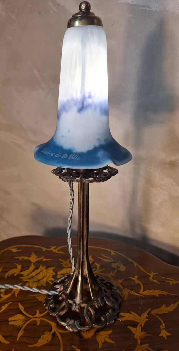 lampe bronze art nouveau tulipe pate de verre signé lumieres de la ville 40