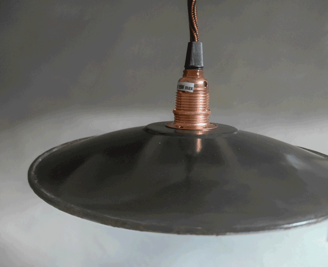 Suspension tôle émaillée noire vintage