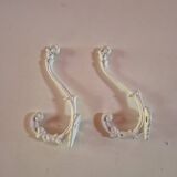 lot de 2 pateres en fonte vintage blanche, petits eclats de peinture année