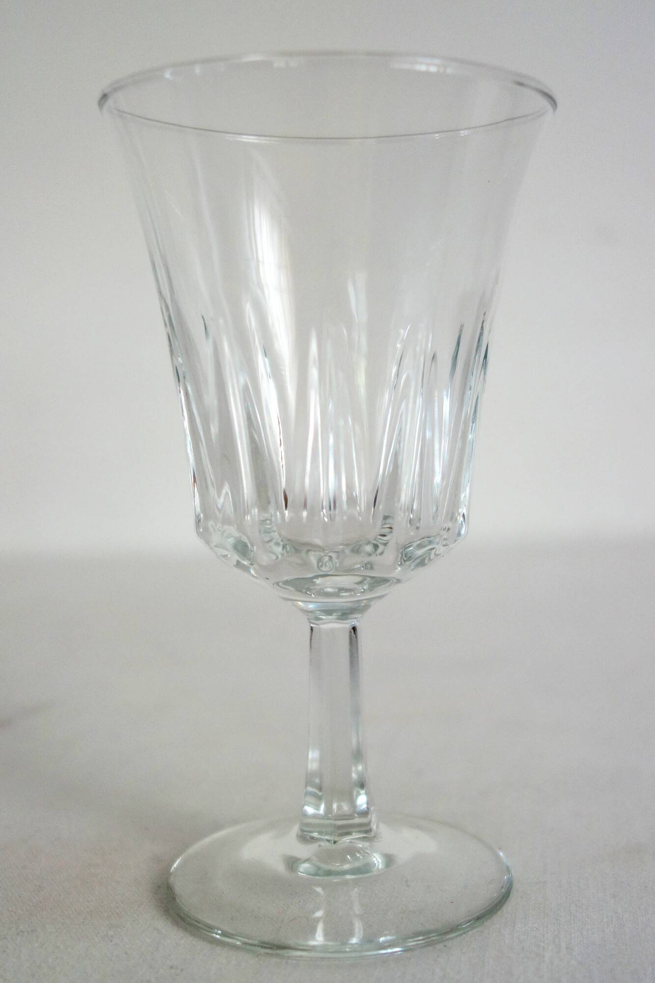 12 Regency Luminarc wine glasses from the 70s