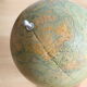 Globe terrestre mappemonde J. Forest pour Girard Barrère et Thomas sur socle en bois, années 50