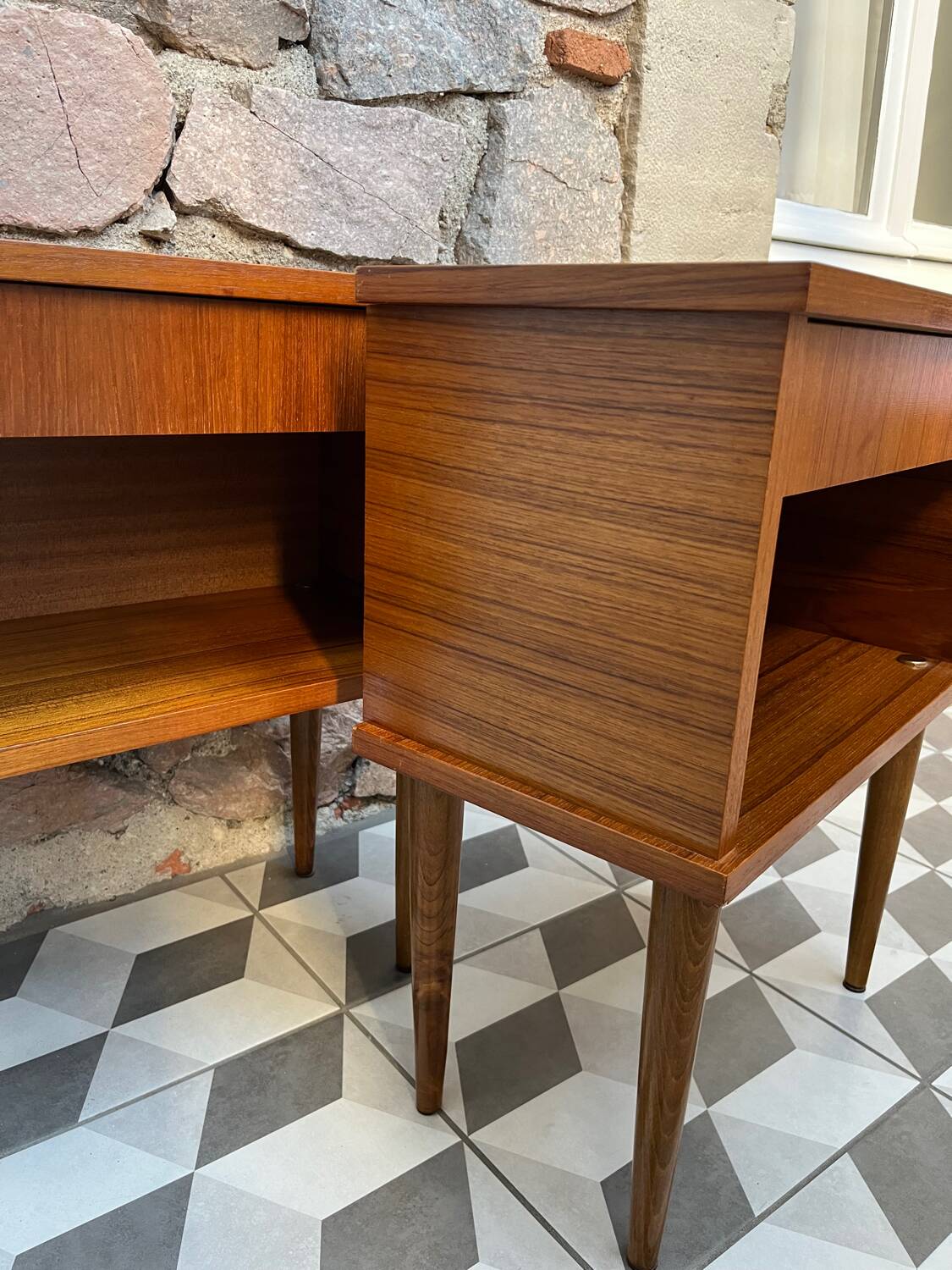 Pair of bedside tables with tapered legs, 1960s/70s
