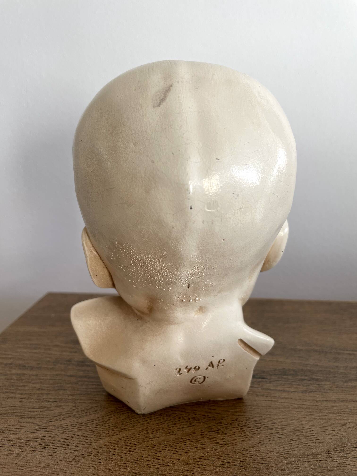 Child bust made from resin by Antoine Paridon, signed 240 A.P.