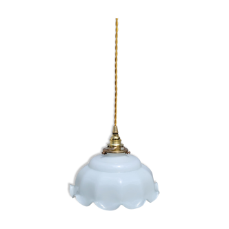 White opaline suspension