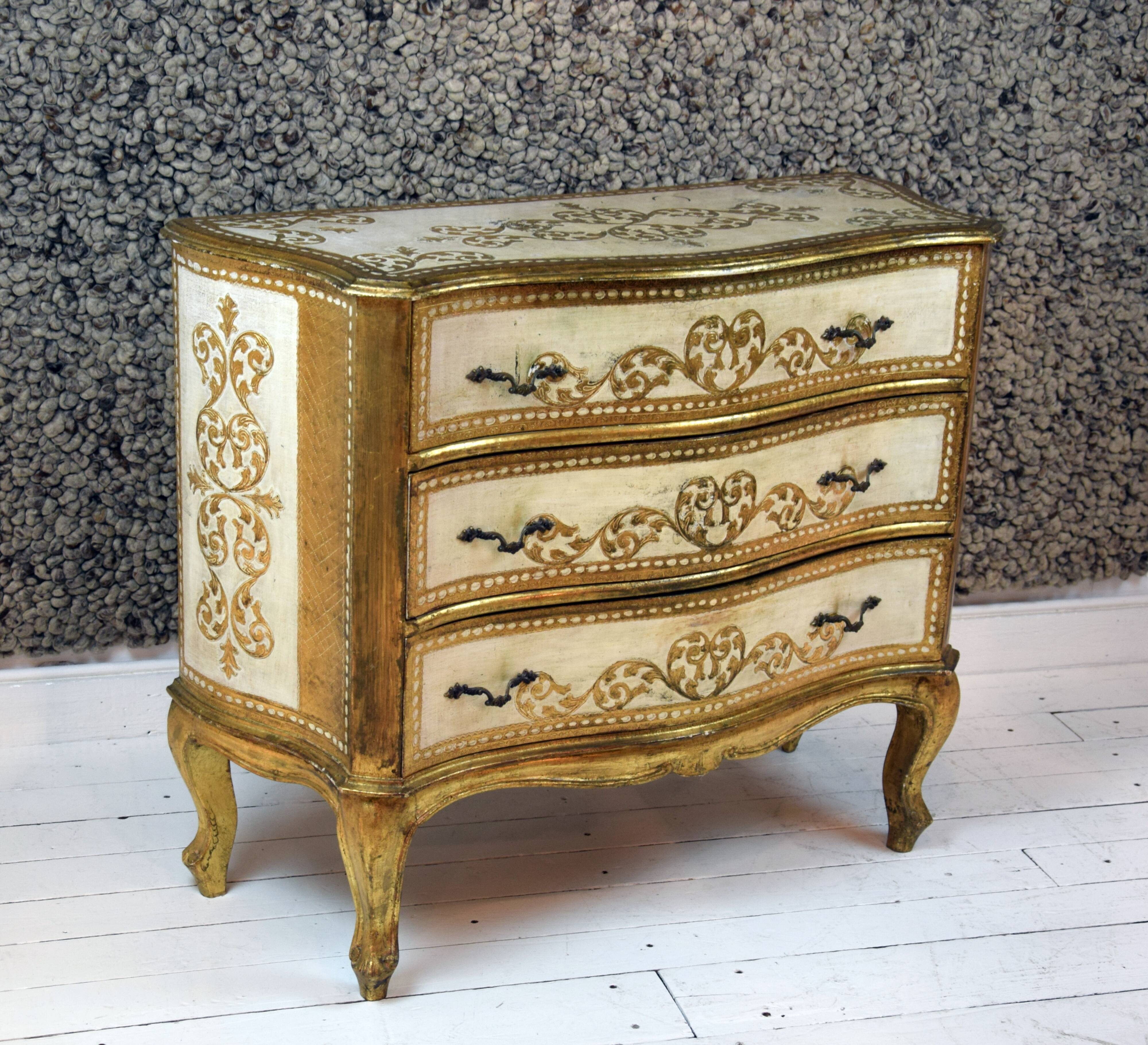 Italian chest of drawers