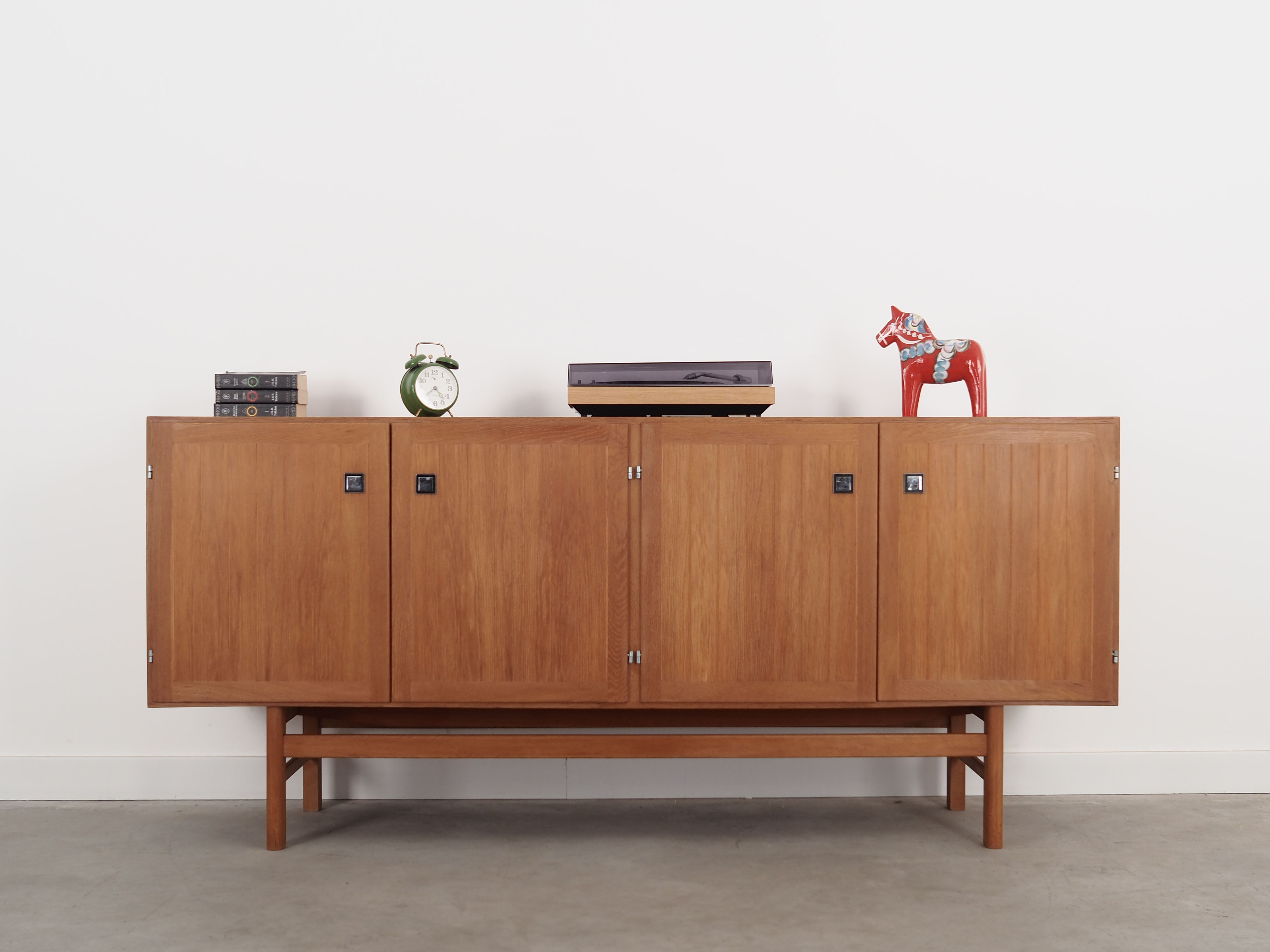 Enfilade en frêne, design danois, années 1970, Danemark