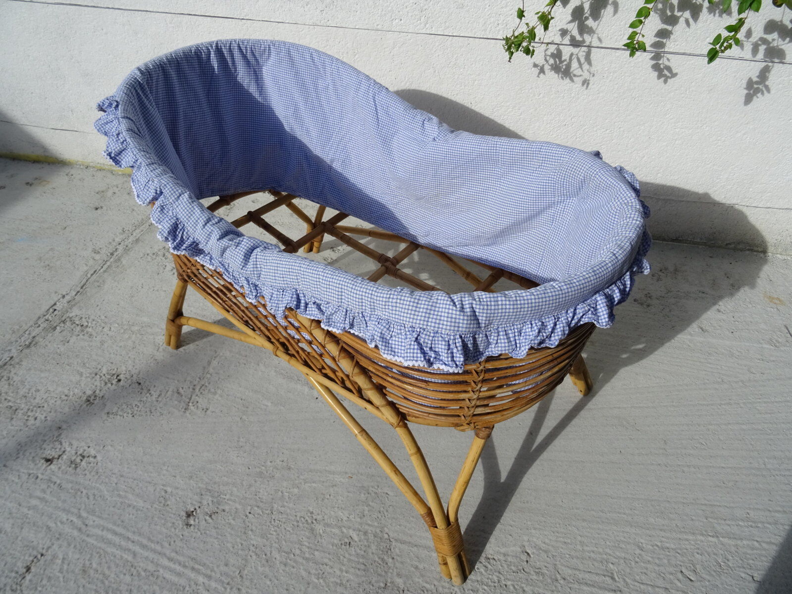Cradle rattan basket