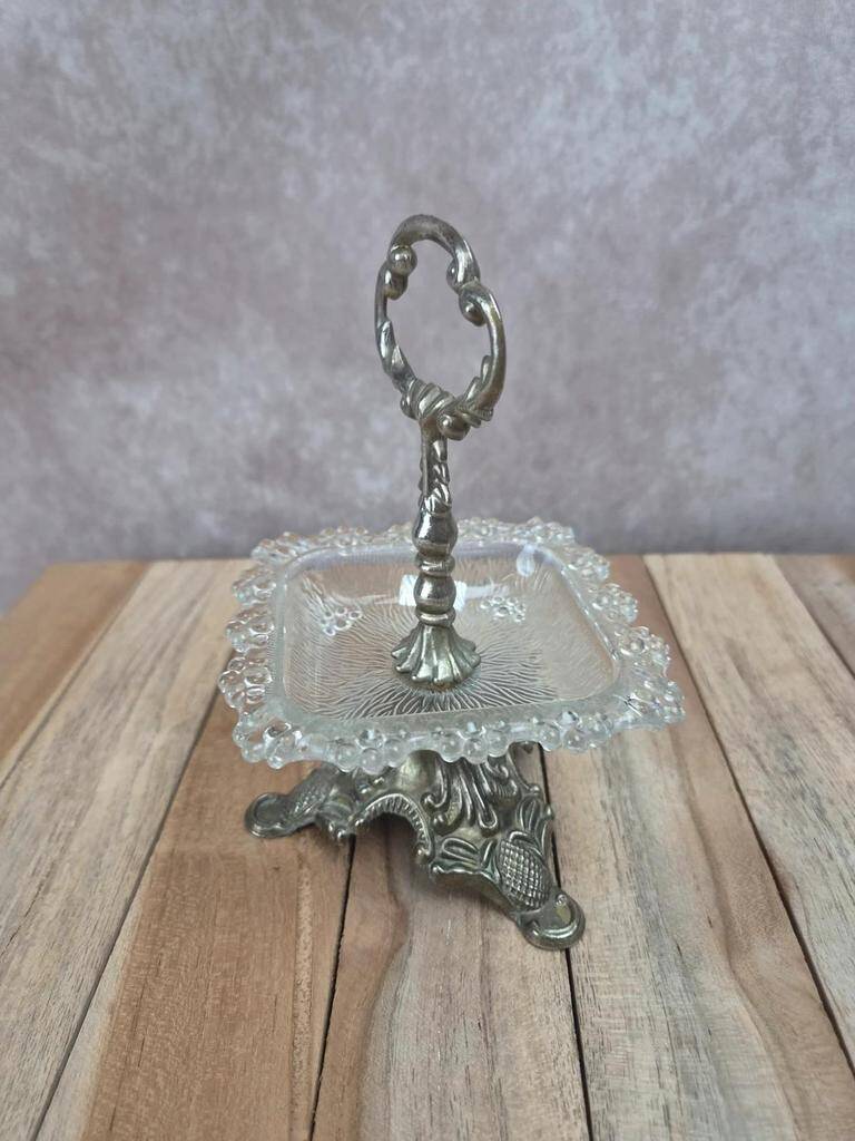 Présentoir ancien en métal argenté et verre