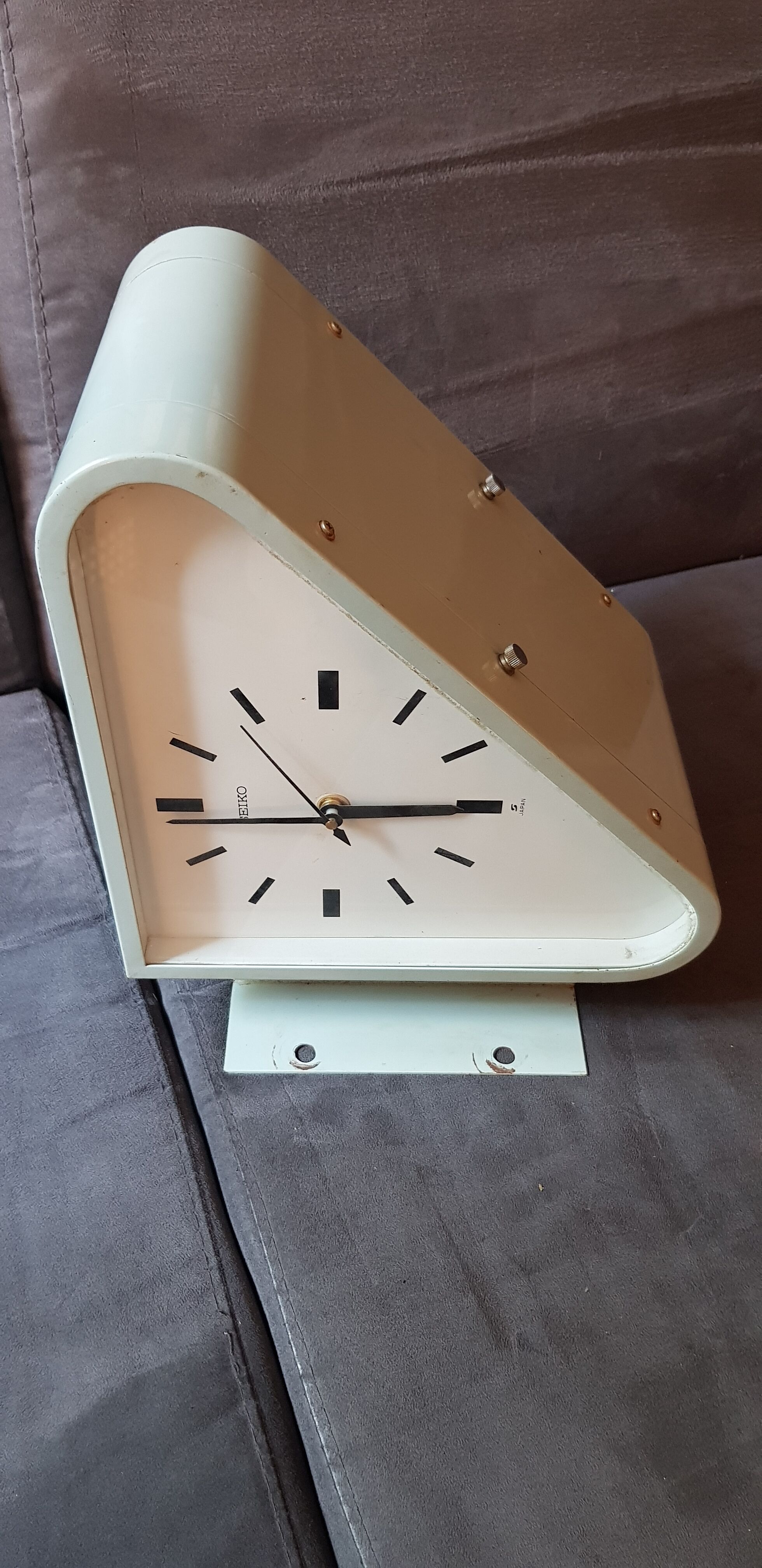 Ancienne horloge triangulaire de la marine marchande japonaise - circa 1960 - 70