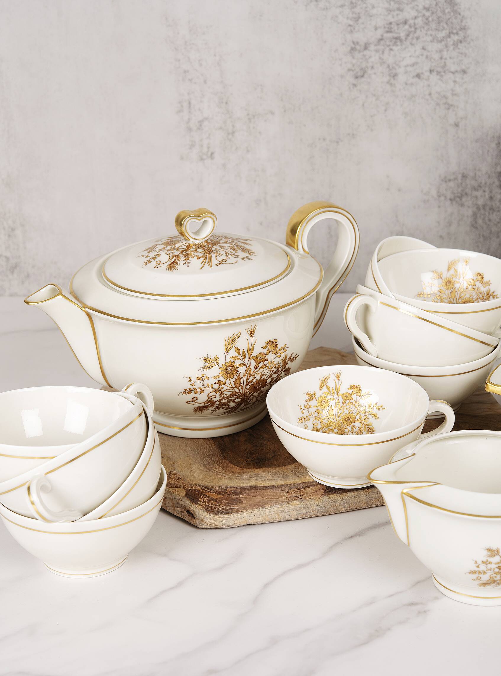 Porcelain tea service by Théodore Haviland, gilded patterns.