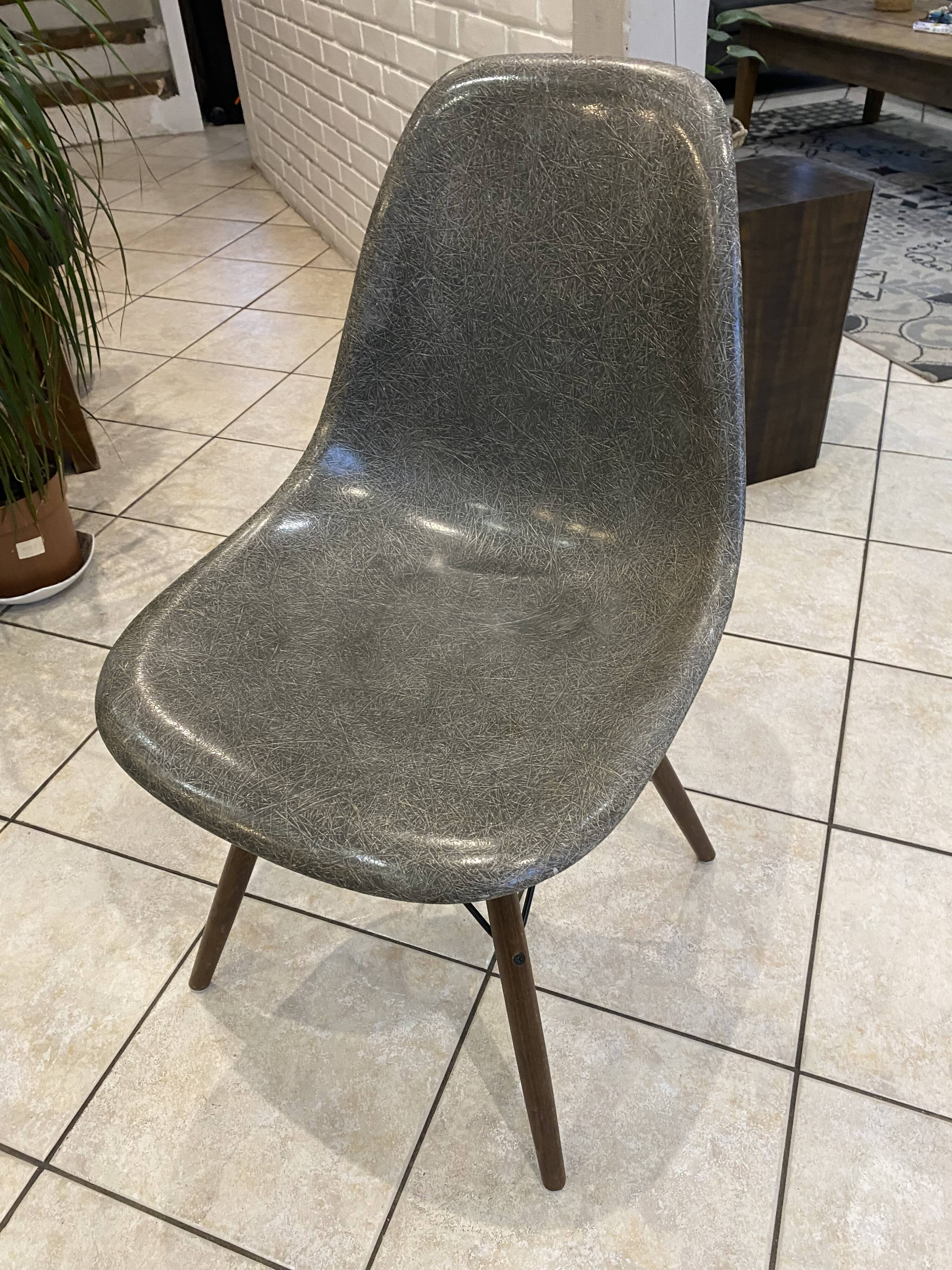 DSW chair elephant grey fibre, walnut dowel, Eames, Herman Miller, vintage.