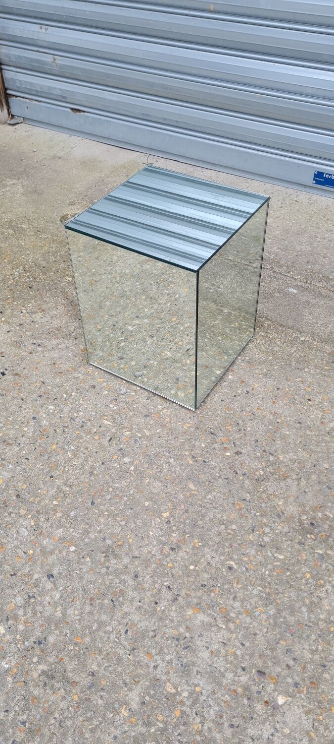 Sofa end cube mirror