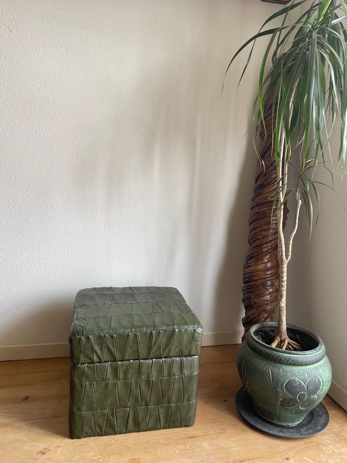 Pouf leather chest patchwork vert  De Sède