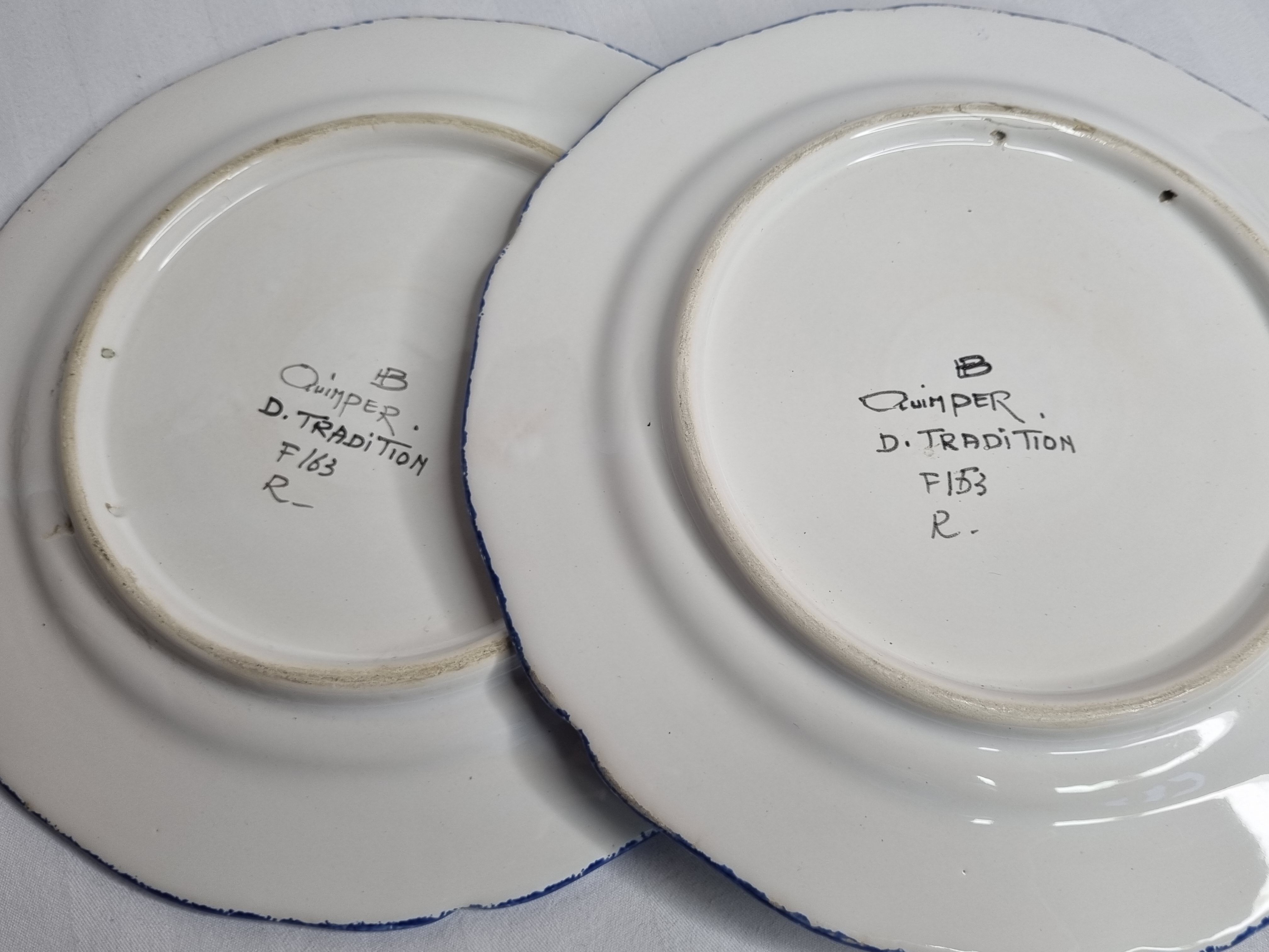 Pair of flat plates HB Quimper, with traditional decoration, 24 cm