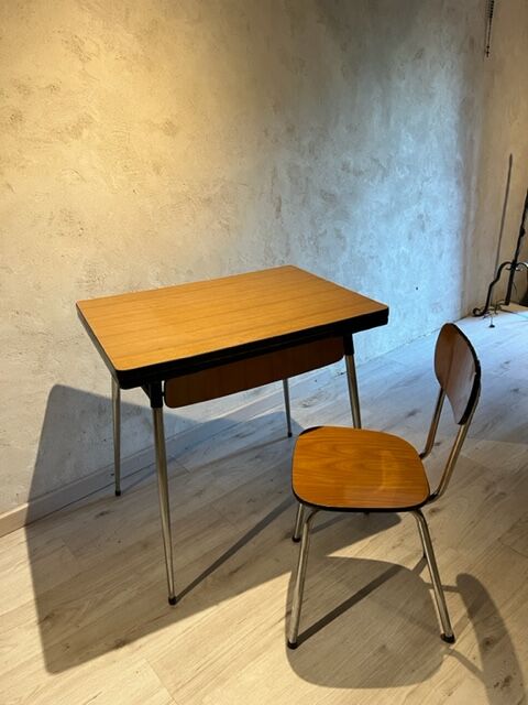 Table and chair in formica 1960/70