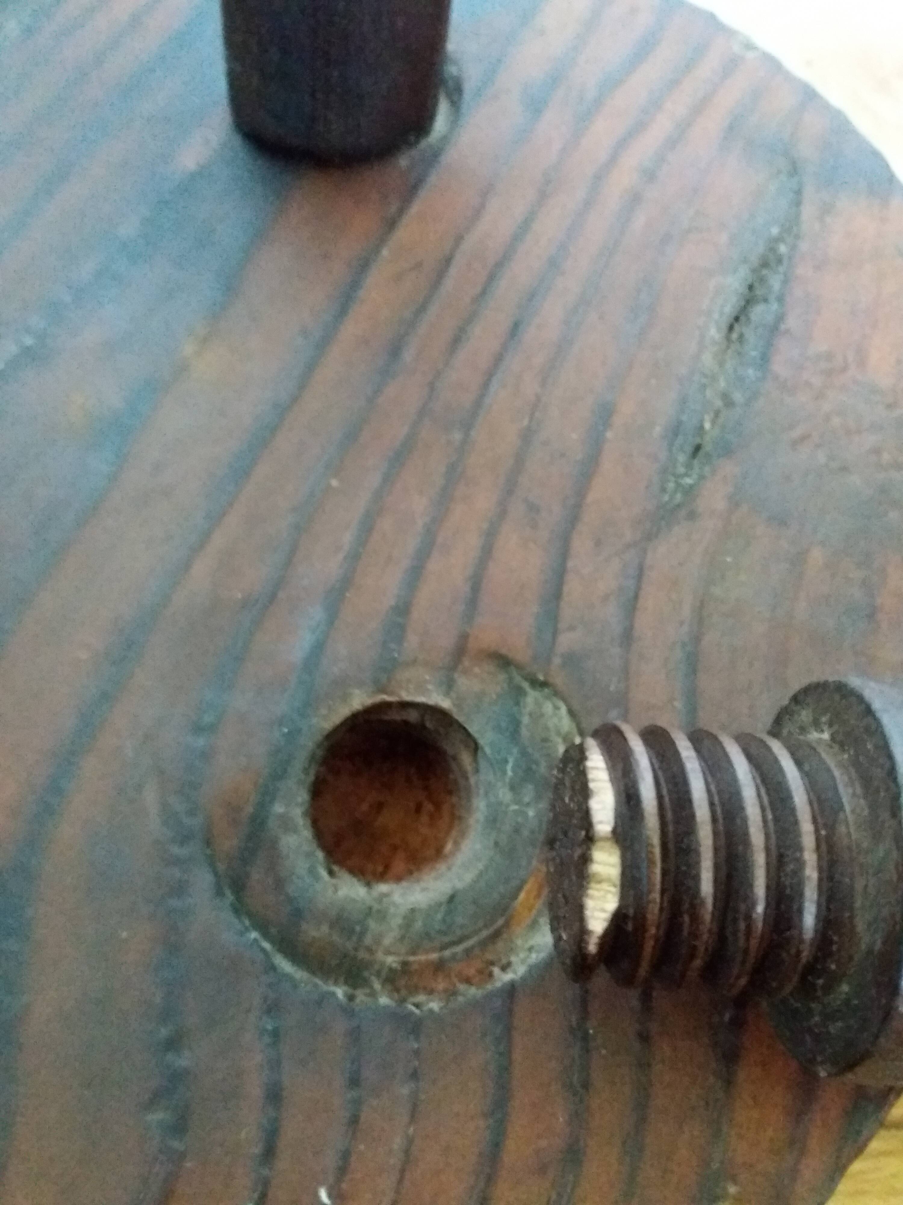 Tripod stool with pencil legs