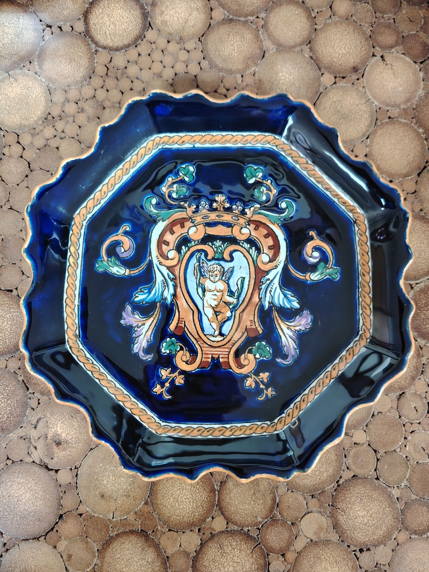 Empty pocket dish Gien Renaissance earthenware blue background D20 cm