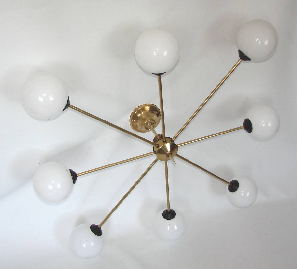 Lustre de style Stilnovo en laiton, métal et verre, années 1960