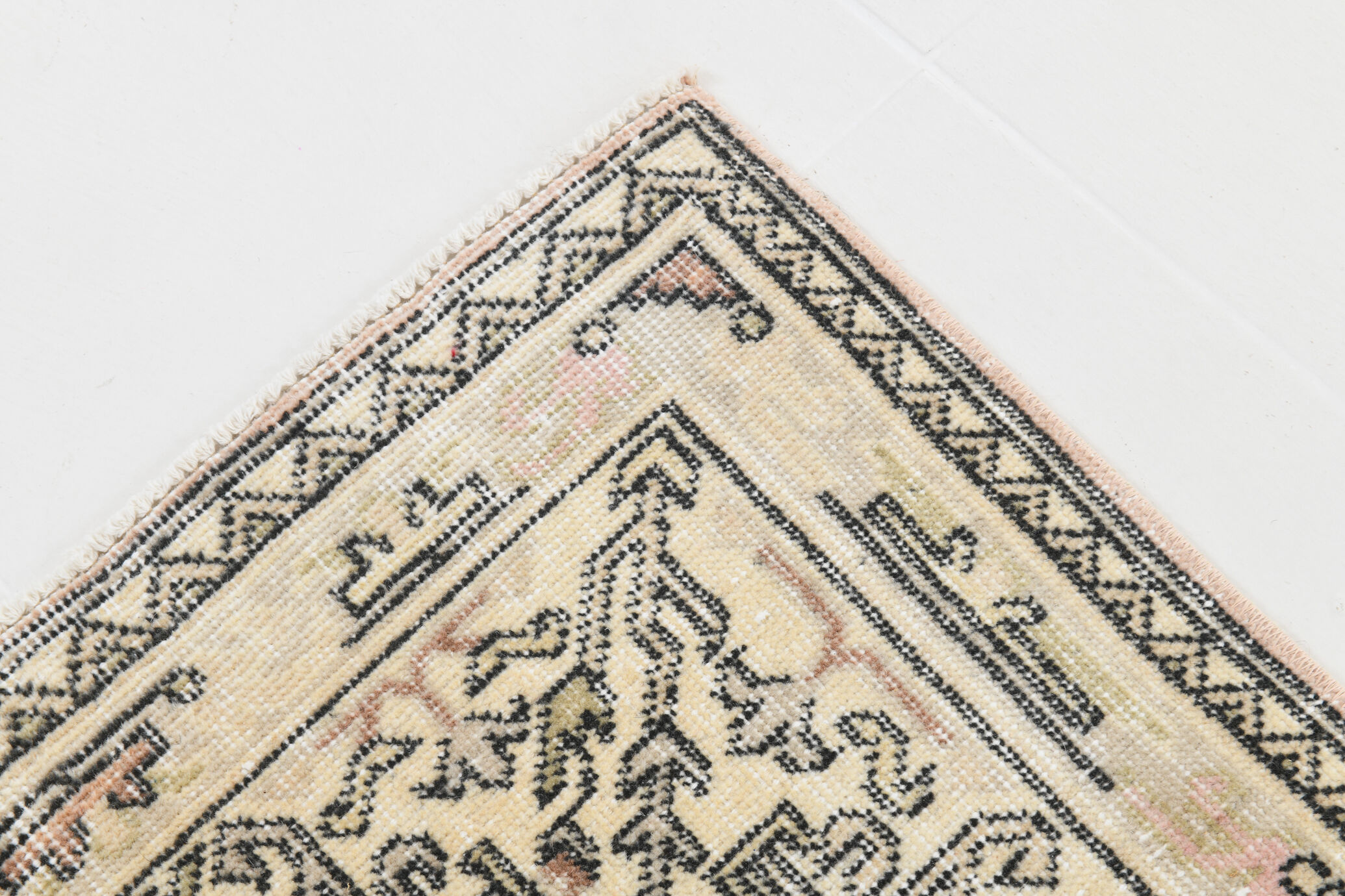6x10 Classic Beige & Black Vintage Rug, 193x317Cm