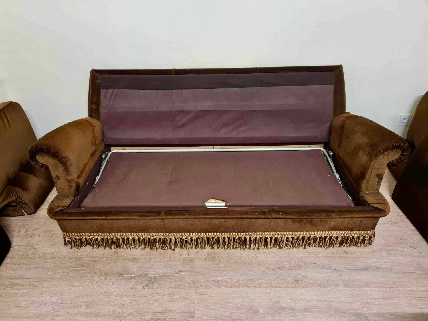 Toad bench in genoa velvet circa 1960