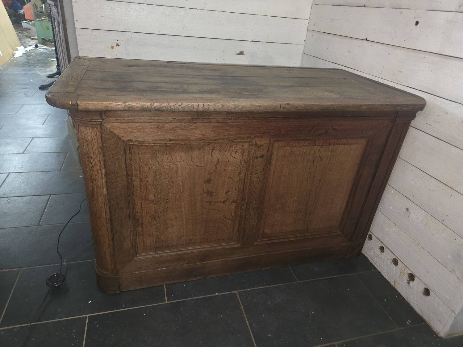 Comptoir de magasin ou de commerce en chêne