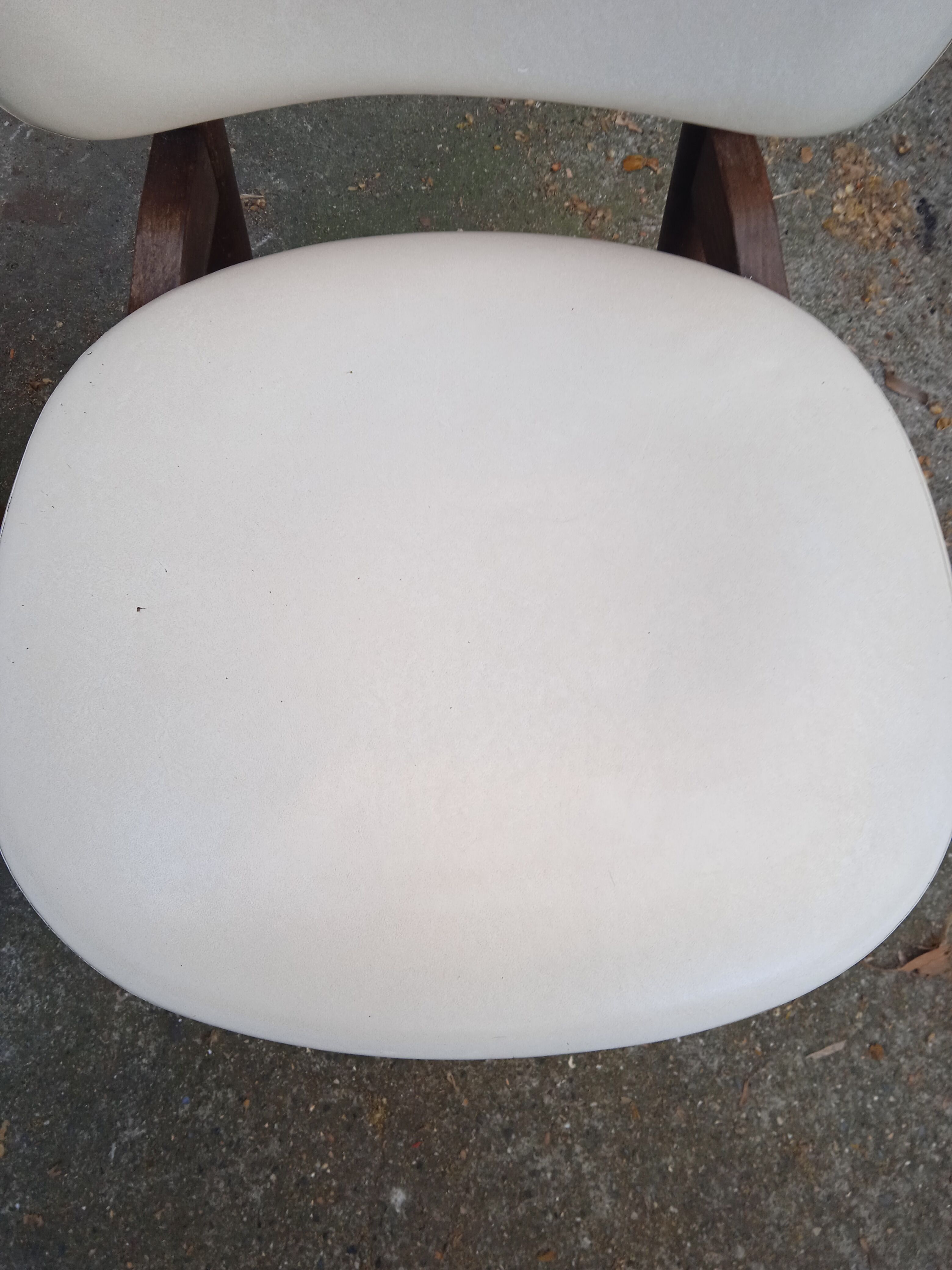 Lot 4 chairs Pegase Baumann vintage