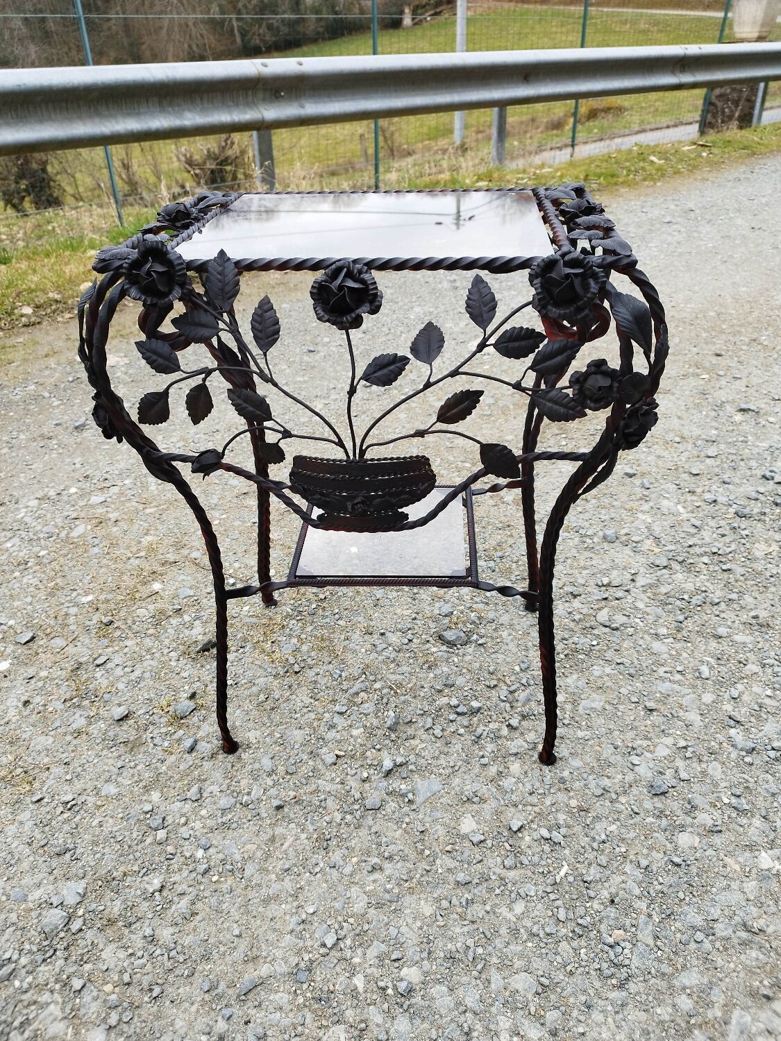 Table guéridon console sellette en fer forgé à décor de rose verre