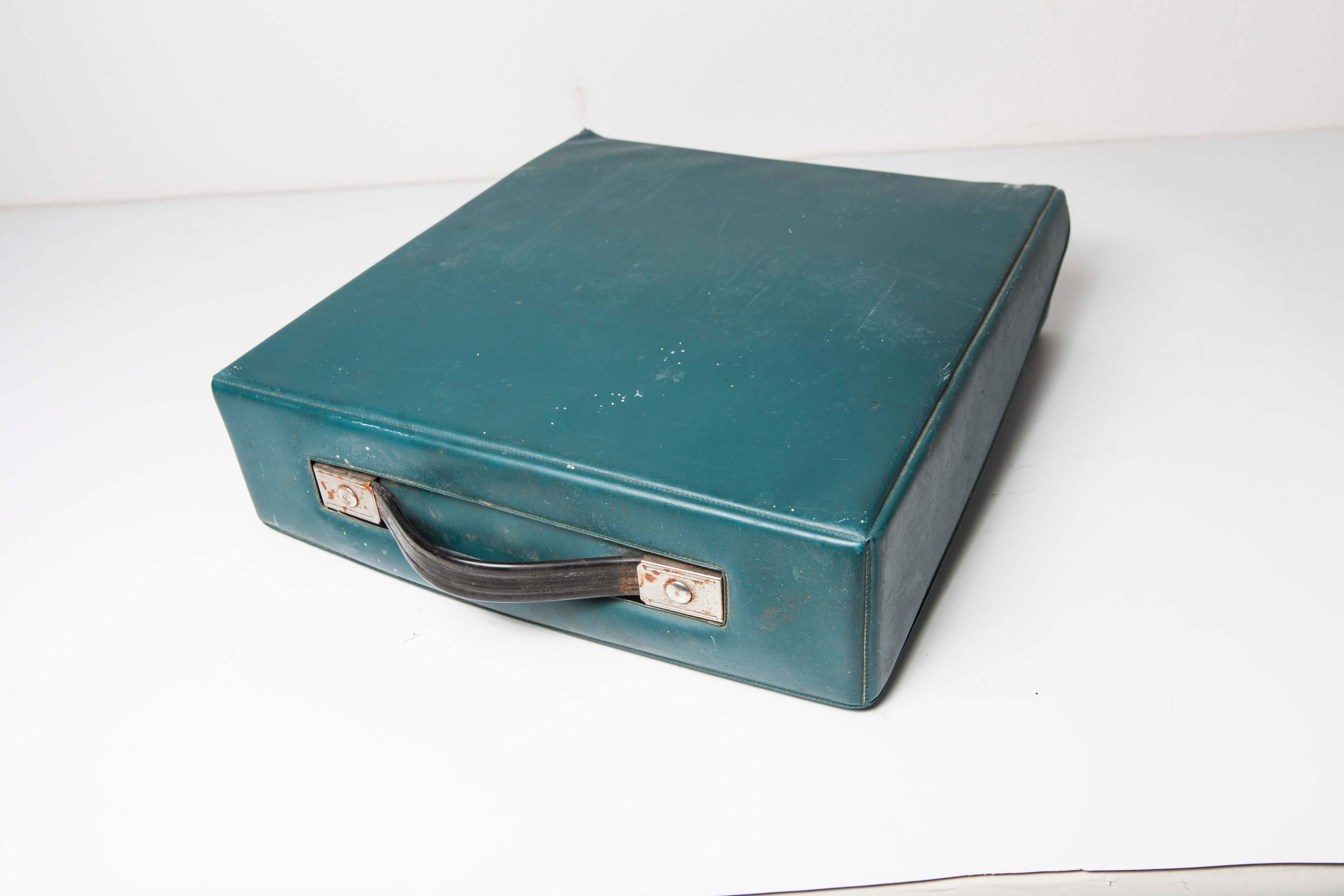 Dora typewriter by Olivetti 70