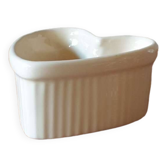 Beige heart ramekin