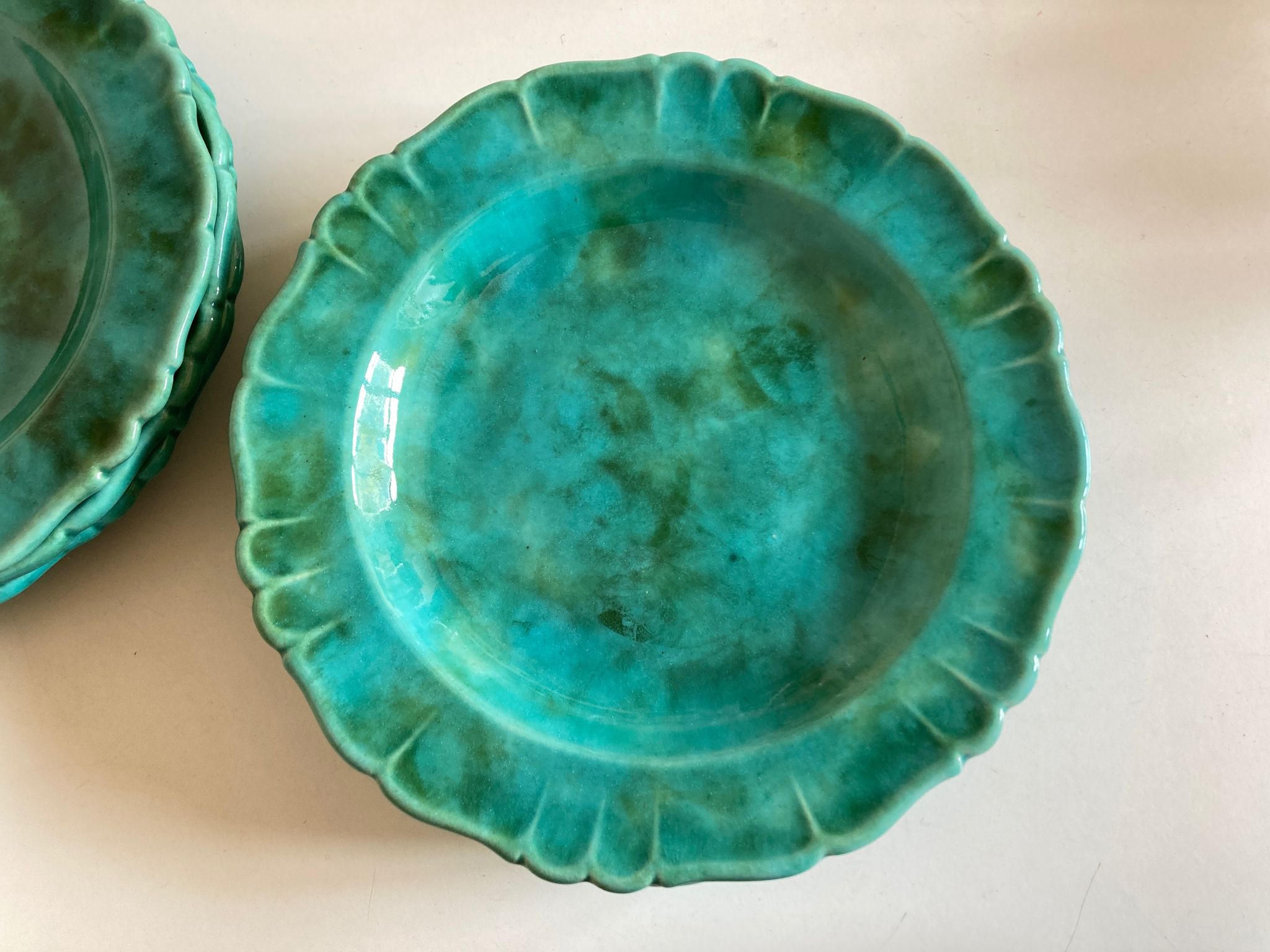 Set de 6 assiettes en terre vernissée à godrons 1960