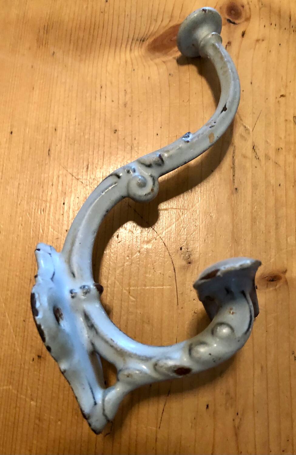 Patère en fonte émaillée