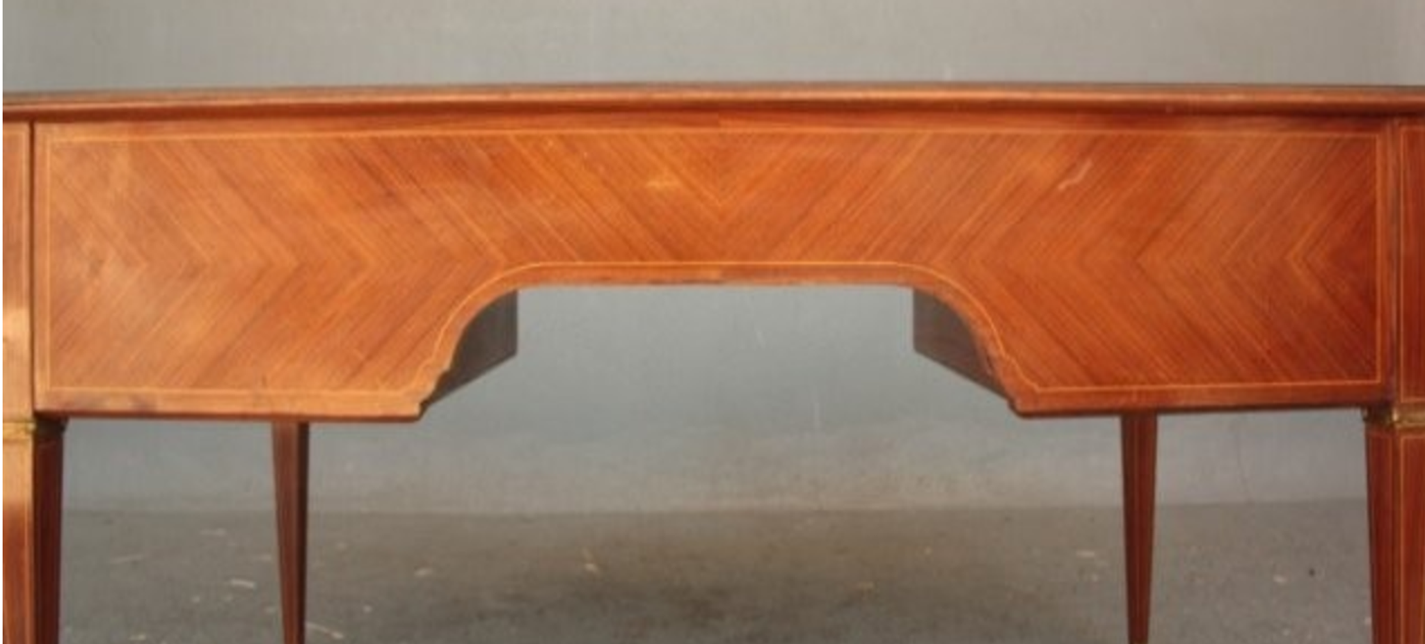 Bureau de style Louis XVI plaqué acajou
