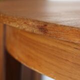 Extendable round table with butterfly extension system