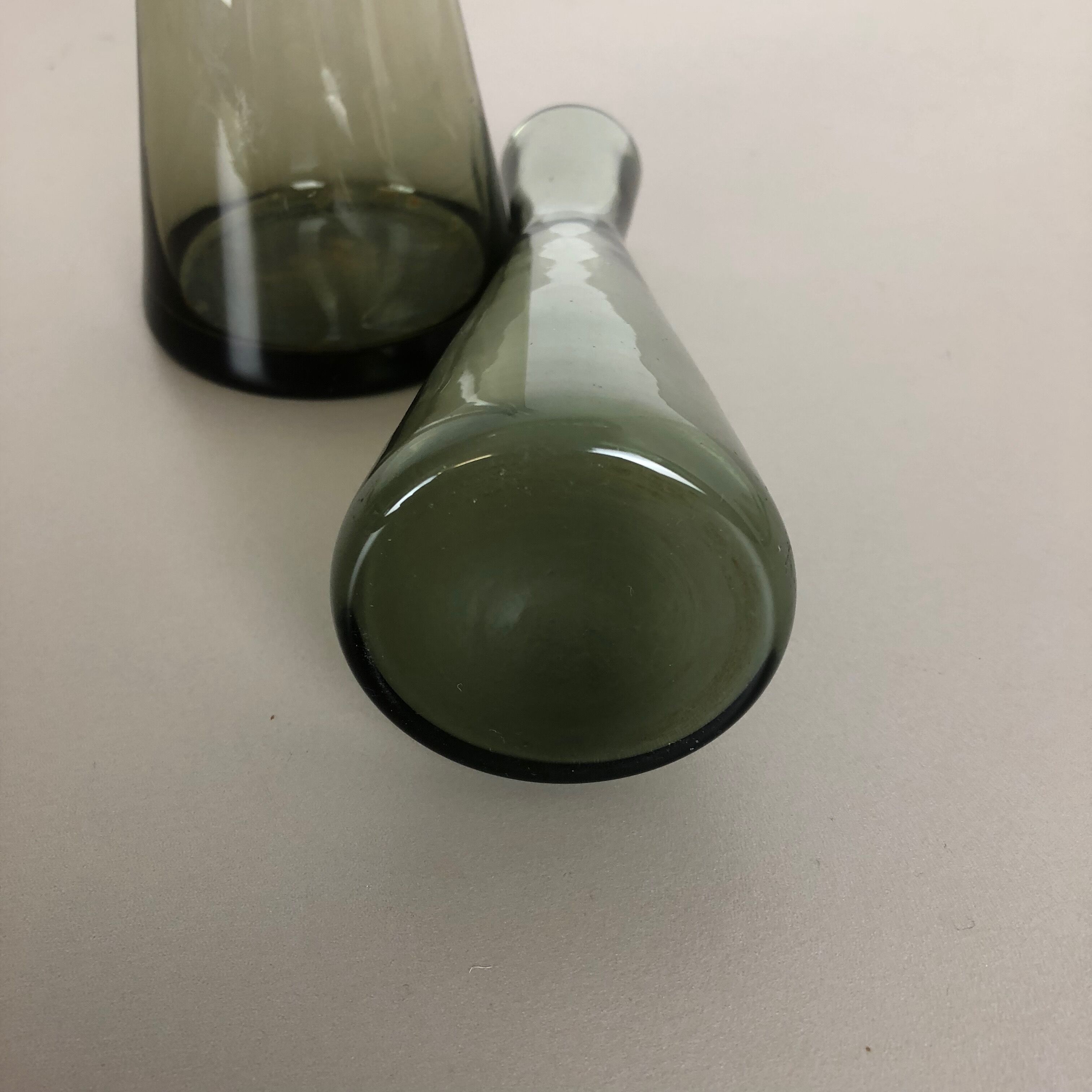 Ensemble de 2 vases à turmaline des années 1960 par Wilhelm Wagenfeld pour le WMF, Allemagne