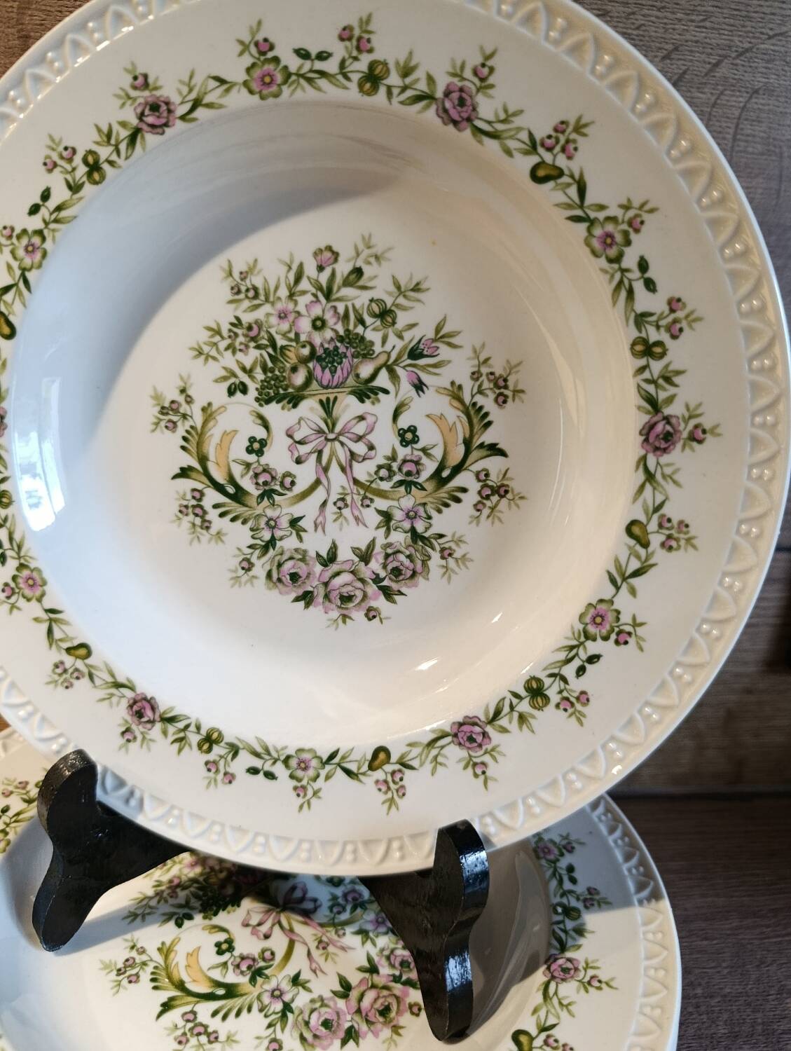 6 Villeroy & Boch Trianon pattern porcelain soup plates
