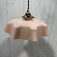 Suspension drapée en opaline rose