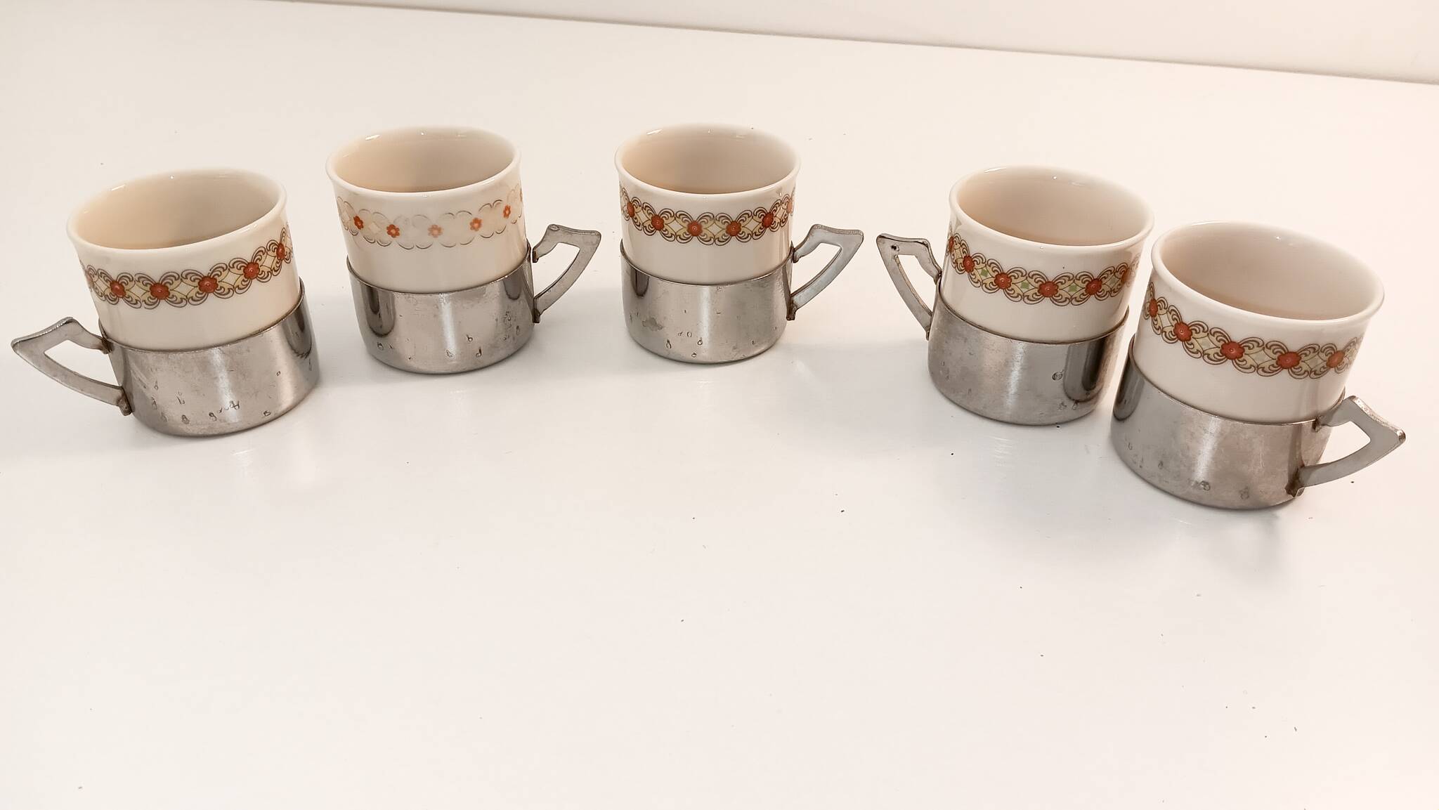 5 coffee cups, with metal support - Geometric frieze - Excelsior Porcelain 696